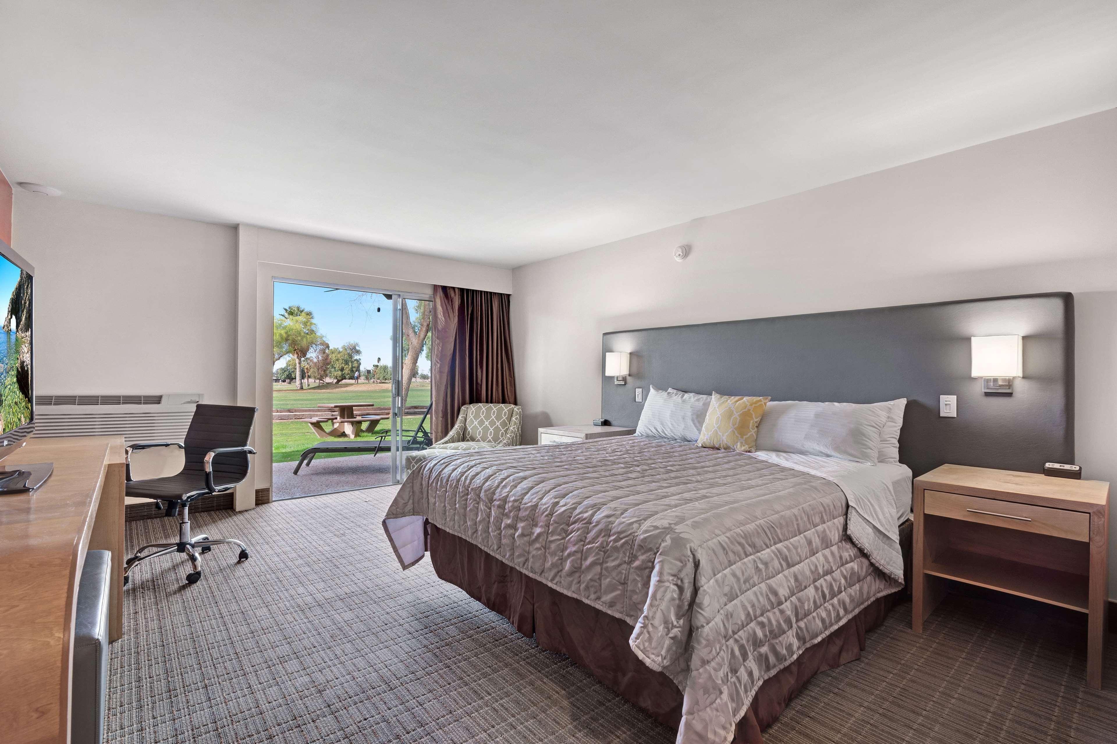 Ramada By Wyndham Holtville Екстериор снимка