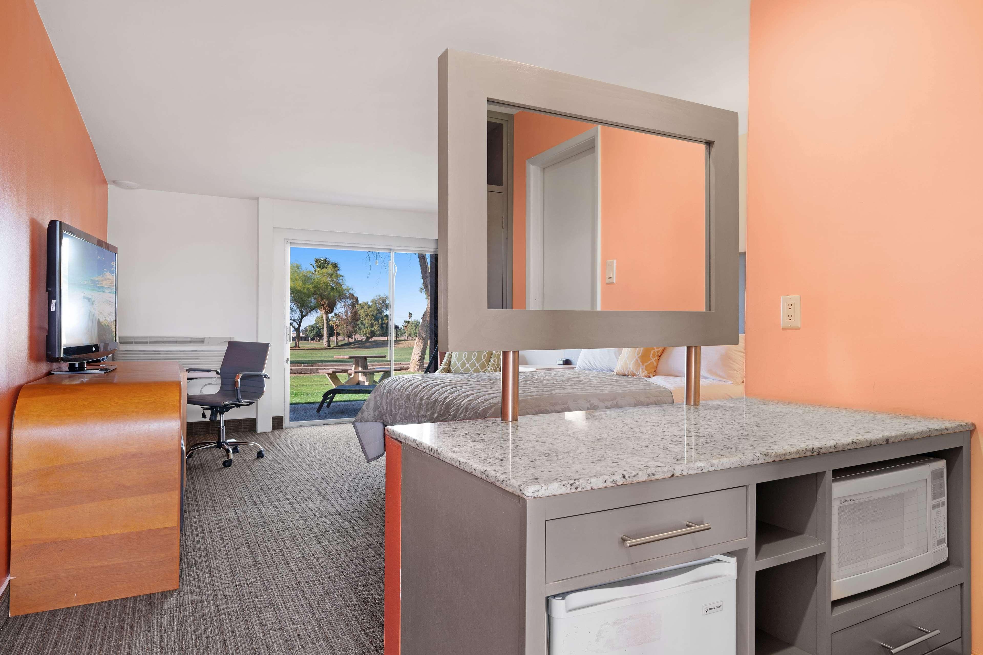 Ramada By Wyndham Holtville Екстериор снимка