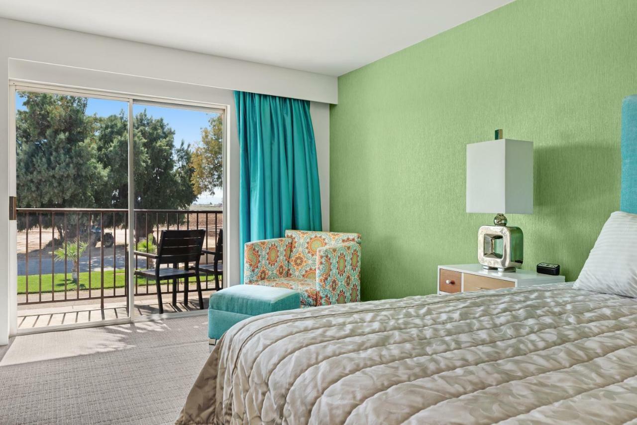 Ramada By Wyndham Holtville Екстериор снимка