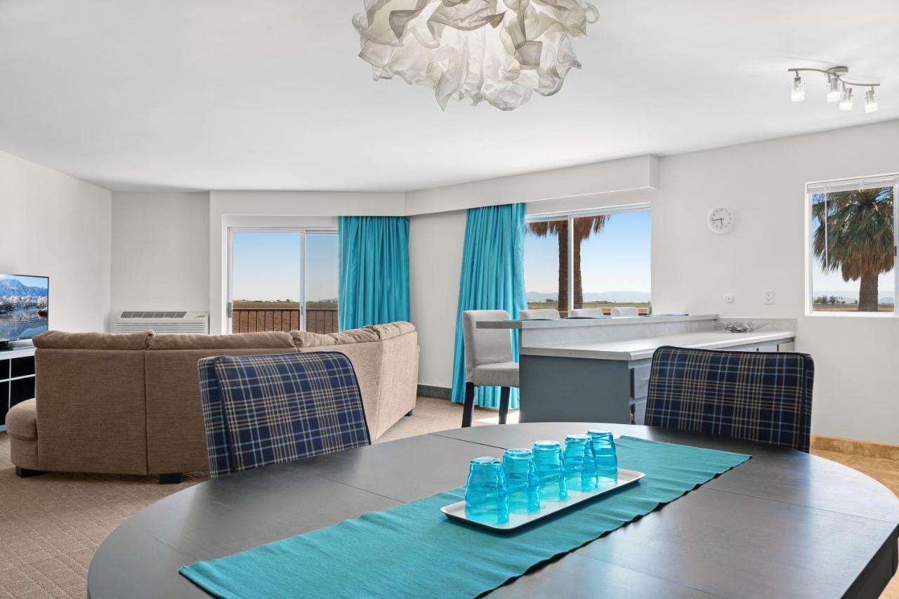 Ramada By Wyndham Holtville Екстериор снимка