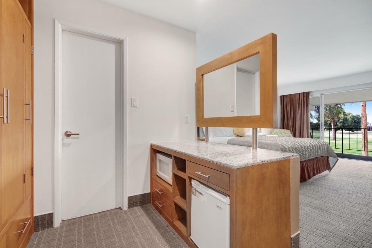 Ramada By Wyndham Holtville Екстериор снимка