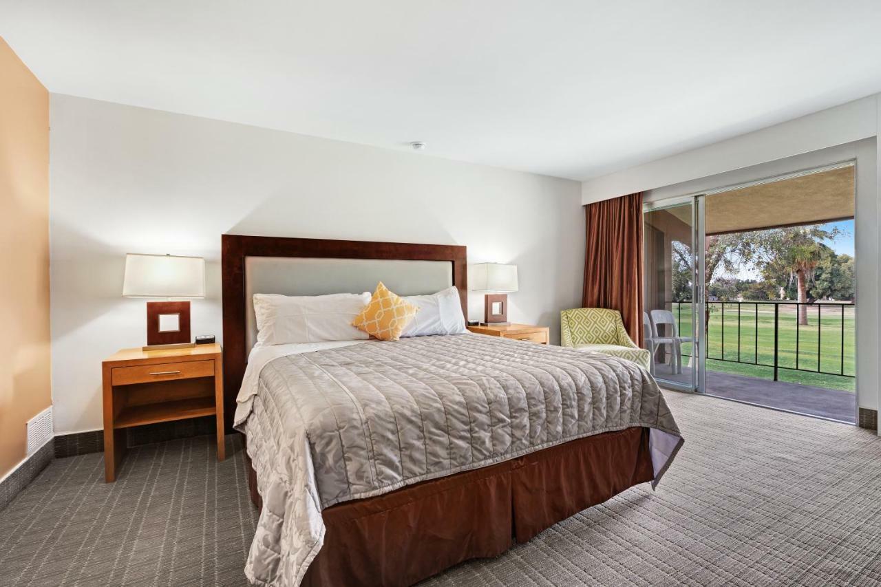 Ramada By Wyndham Holtville Екстериор снимка