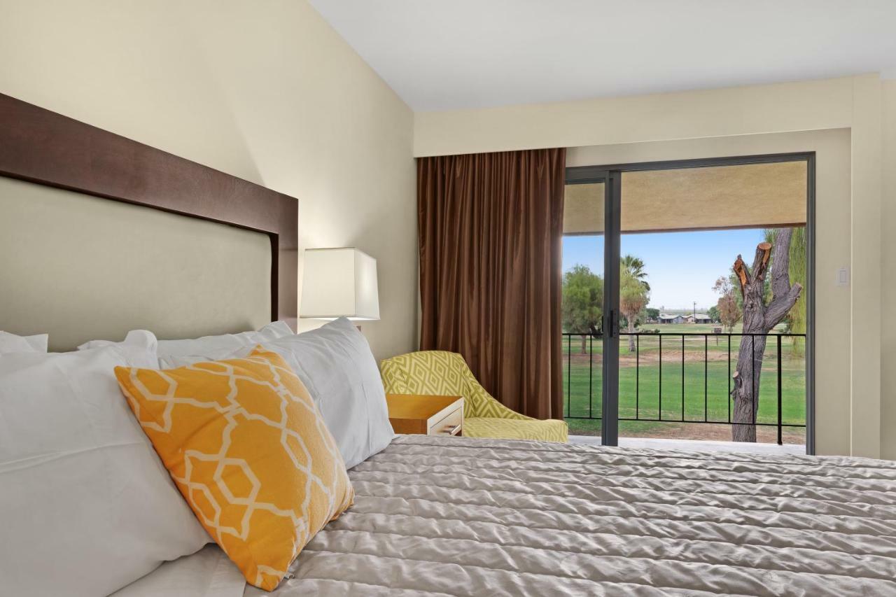 Ramada By Wyndham Holtville Екстериор снимка